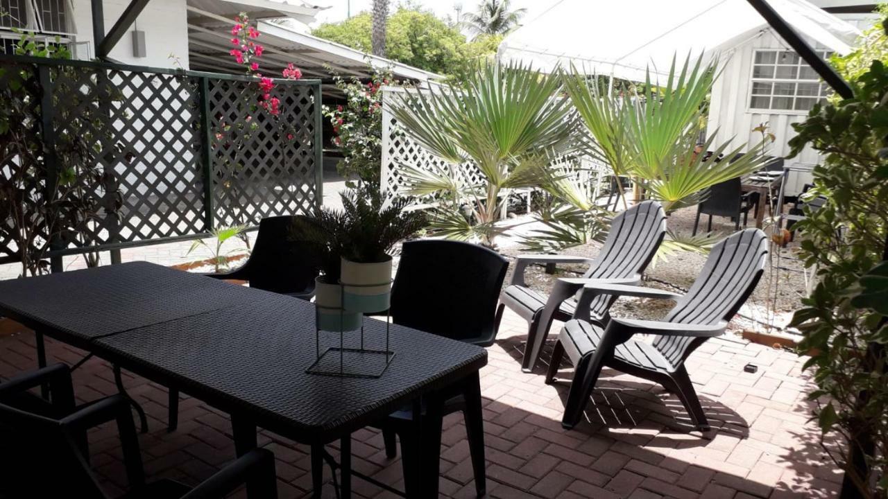 Palm Trees Apartments Willemstad Exterior photo